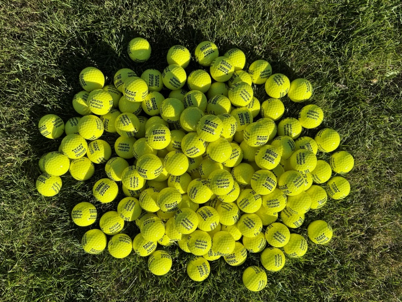 Neue Driving Range Bälle 2026 im Einsatz